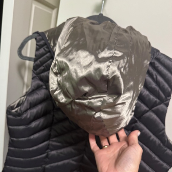 puffer vest - Picture 3 of 8